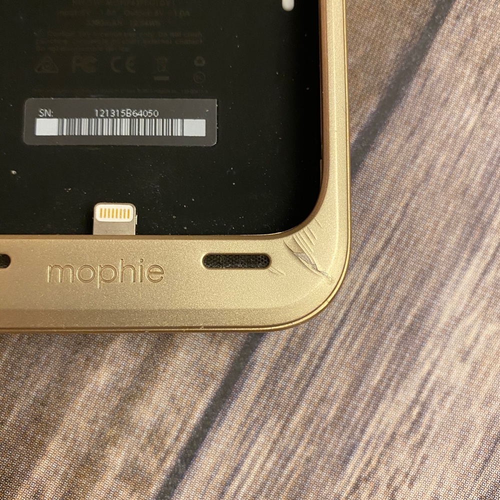 Charging Case - Picture 4 of 5